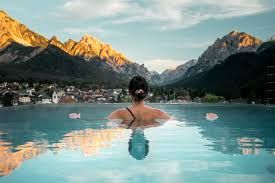 Clinictor - All-Inclusive Package vs. Traveling Independently for Treatment: Which Option Is More Cost-Effective?