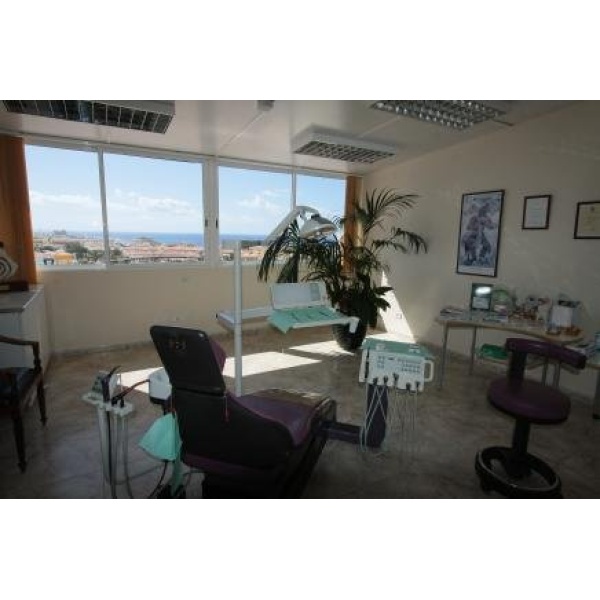 Clinica Dental Tenerife; Dental Implants Pioneer S - Clinictor