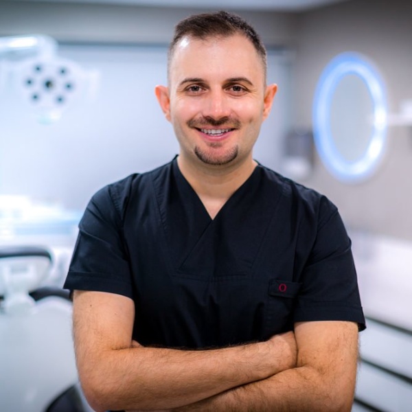 Dentist Barış Unan - Clinictor