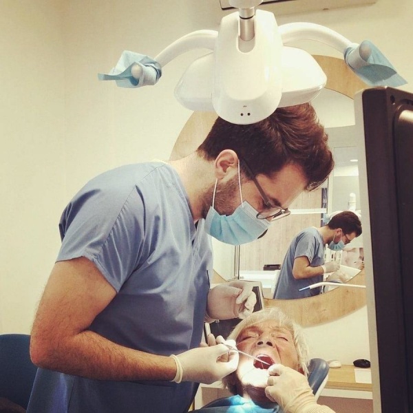 Dentist Muammer Küçük - Clinictor