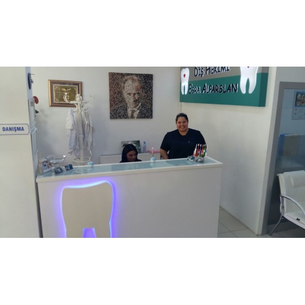 Diş Hekimi Esra Alparslan - Clinictor