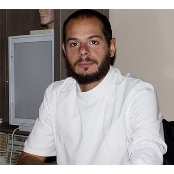 Dott. Emanuele Luciani Osteopath and Physiotherapist - Clinictor