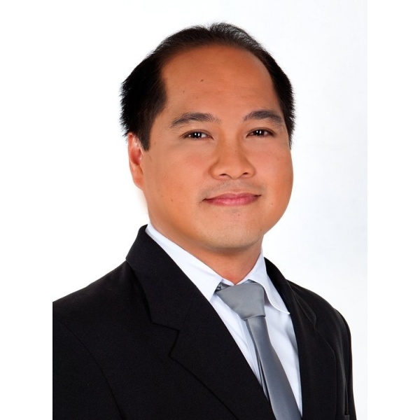 Dr. Karlo Capellan - Symmetry Plastic Surgery - Clinictor