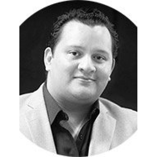 Dr. Roel Moyeda Cirujano Plastico - Clinictor