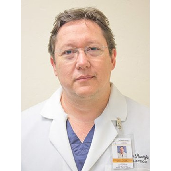 Dr. Salvador Pantoja Tijuana Plastic Surgery - Clinictor
