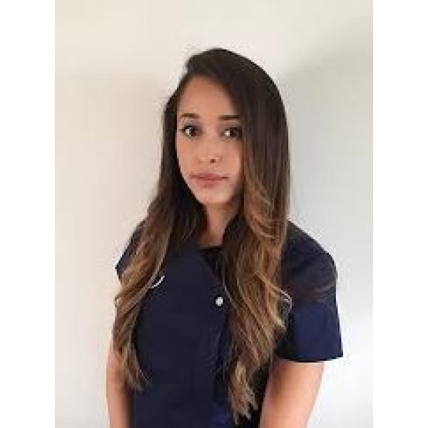 Dr. Sarah Takroni - Signature Clinic - Clinictor