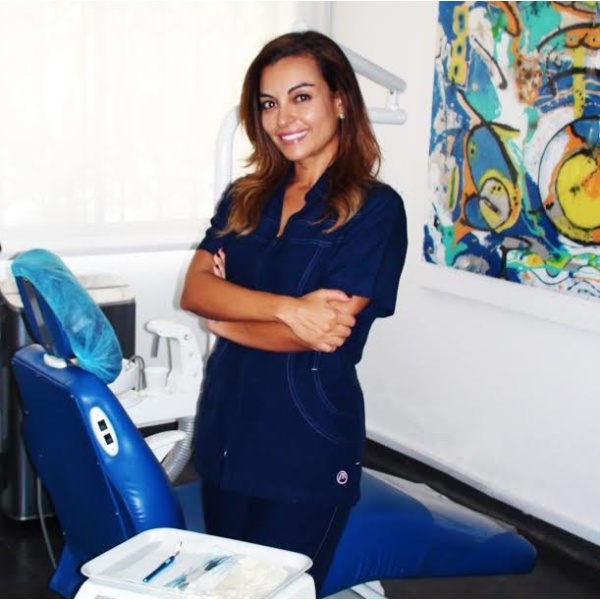 International Smiles-Adriana Castaño: DDS - Clinictor