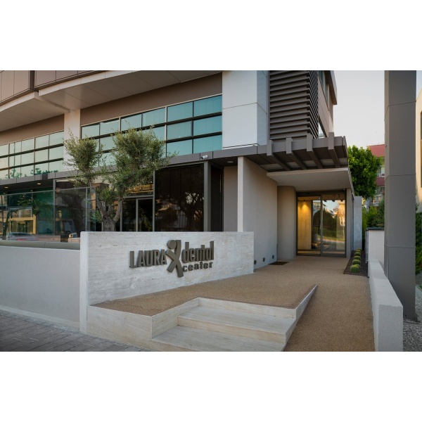Laura Dental Center - Clinictor