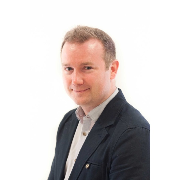 Queen Square Dental & Implant Clinic - Clinictor