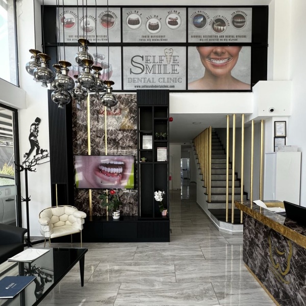 Selfi̇e Smi̇le Dental Cli̇ni̇c - Clinictor
