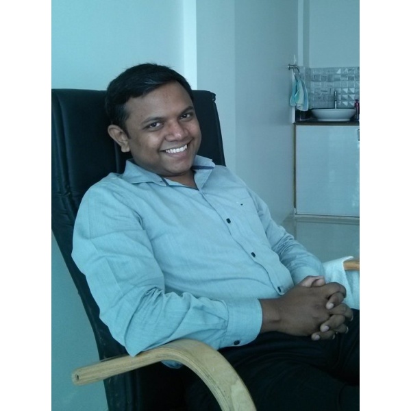 Urmi Dental Care Centre - Clinictor