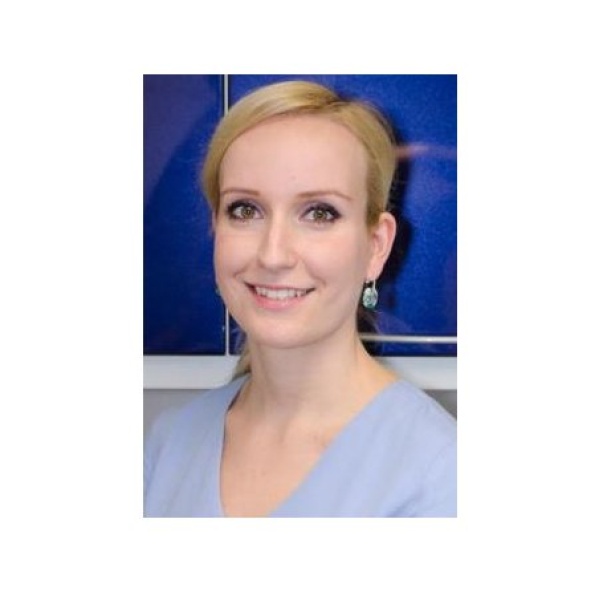 Clinictor - Dr. Volom Esztetikai Fogaszat - Dr Ágh Orsolya
