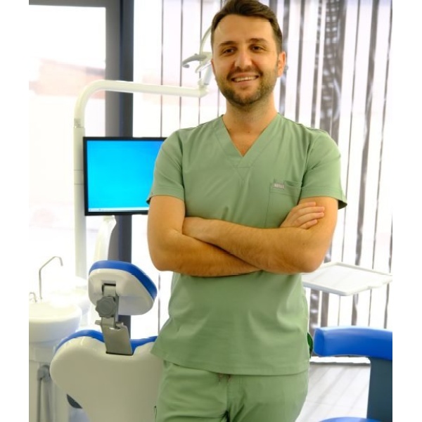 Clinictor - Neon Klinik - Dr Aykut Koşuta