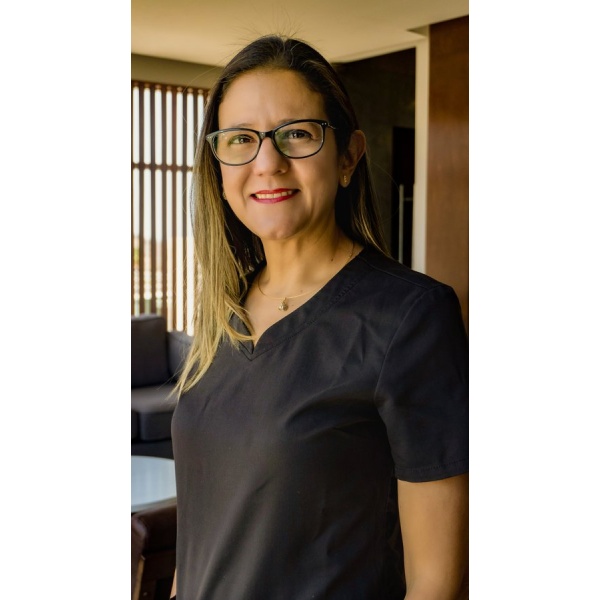 Clinictor - PURE Smile Makeover Center - Dr Carla Rivero Gil