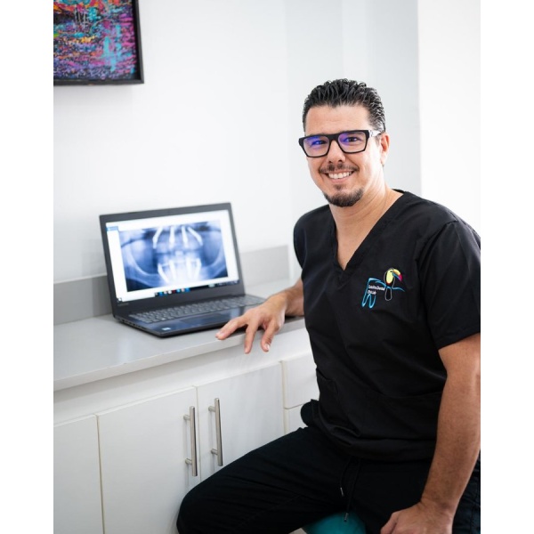 Clinictor - Costa Rica Dental Clinic Lab - Dr César Alonso Mora Salas