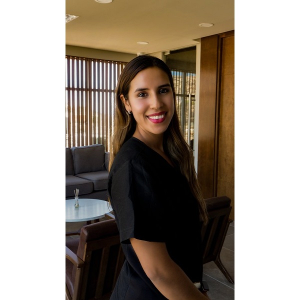 Clinictor - PURE Smile Makeover Center - Dr Daniela Ruiz