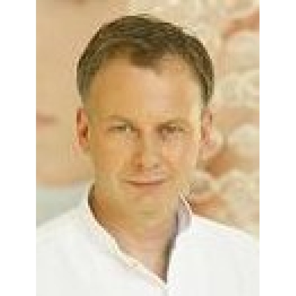 Clinictor - SUGIHARA Beauty Therapy and Surgery Clinic - Dr Darius RADZEVICIUS