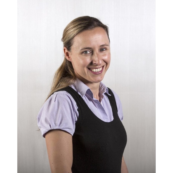 Clinictor - Centennial Smiles - Dr Emma Grubb
