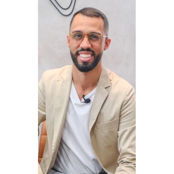Clinictor - Prof. Dr. Rowan Vilar - Dental Implants and Venners Specialist - Dr Gabriel Bessa