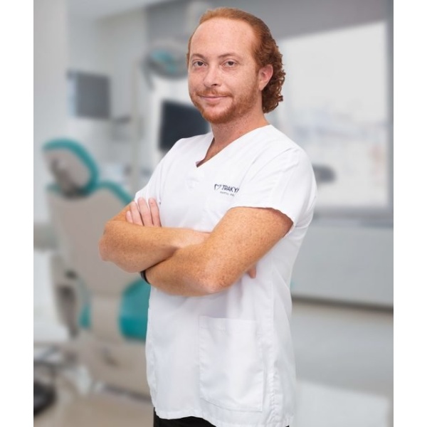 Clinictor - TrakyaDent Dental Health Center - Dr Hikmet Akgül