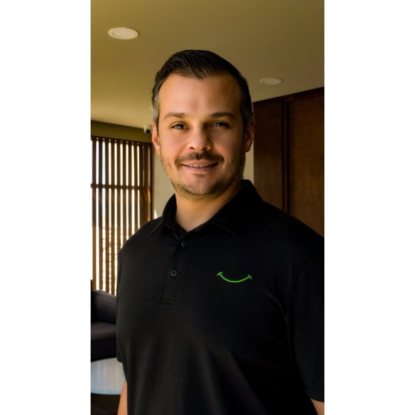 Clinictor - PURE Smile Makeover Center - Dr Jose Valdes Morton