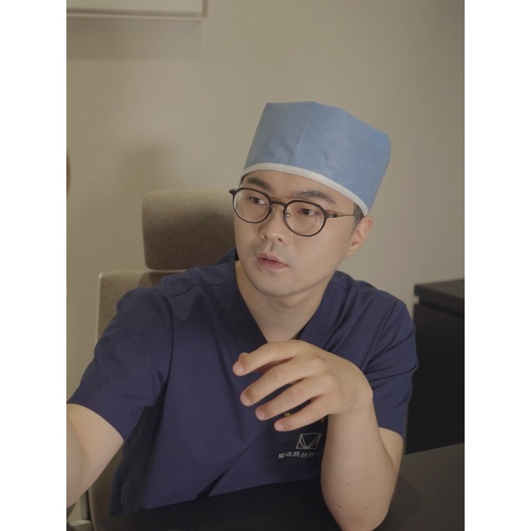 Clinictor - V.LIF Plastic Surgery - Dr Kyung Min  Lee