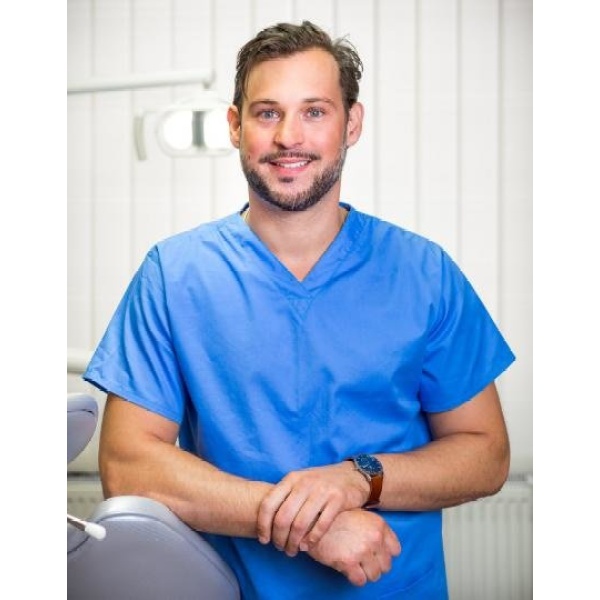 Clinictor - Hungary Dental Implant - Budapest - Dr Laszlo  Damjanovich