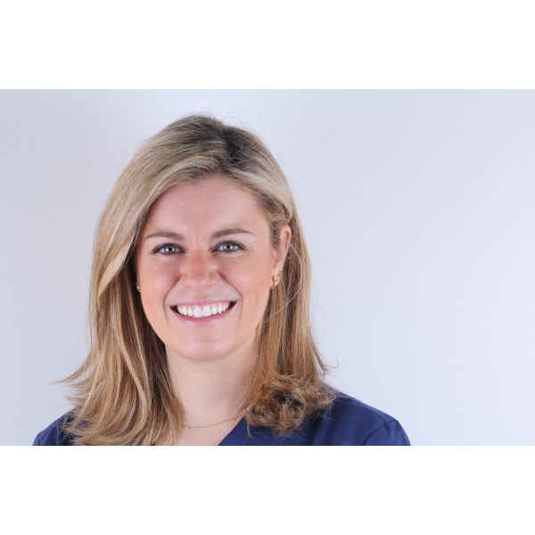 Clinictor - CLOE - Clinica de Odontologia Especializada - Dr Macarena  Resines Sánchez