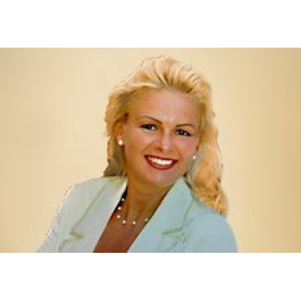 Clinictor - EU Dental Centre-Sopron - Dr Mária  Halmos