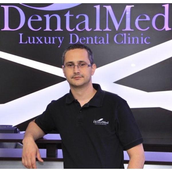 Clinictor - DentalMed Luxury Dental Clinic - Dr Mihnea Constantin Velisarato