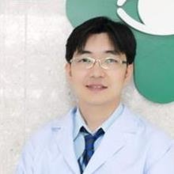 Clinictor - Top Charoen Eye Center - Dr Noppawut Tripornchaisak