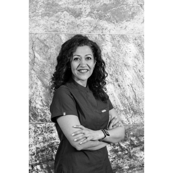 Clinictor - Hi̇ldent Ağiz Ve Di̇ş Sağliği Poli̇kli̇ni̇ği̇ - Dr Pari̇sa Bi̇zar Gi̇ti̇ Aydeni̇z