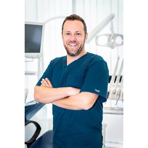 Clinictor - Save on Dental Care - Budapest - Dr Peter Juhasz