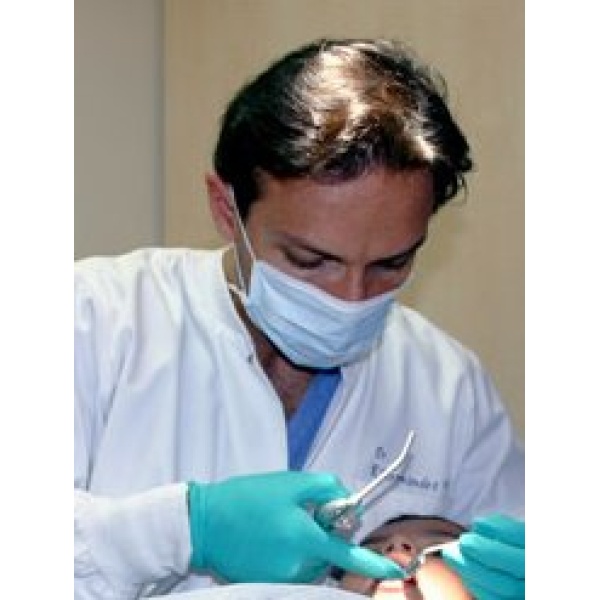 Clinictor - Symmetry Dental - Dr Rodolfo Hernandez