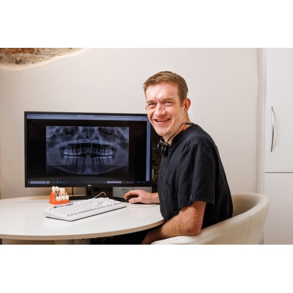Clinictor - Andrea Ubhi Dentistry - Dr Tim Steel