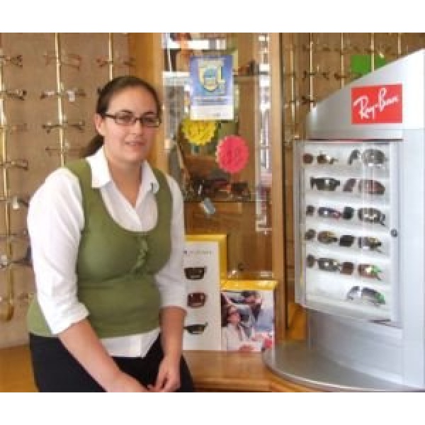Clinictor - Ryan's Opticians and Medical Eye Centre - Laura Hayes
