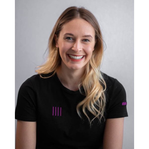Clinictor - Smile Stories - Miss Harrie Baxter