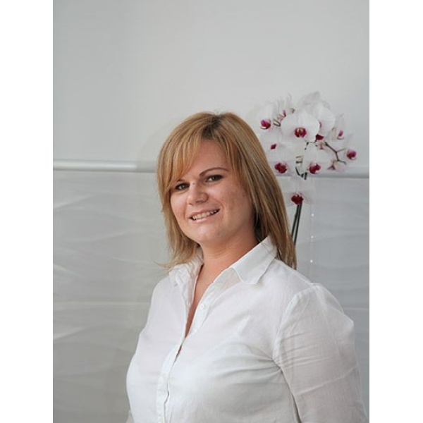 Clinictor - Queen Dental Centre of Implantology - Miss Ildikó  Sipocz