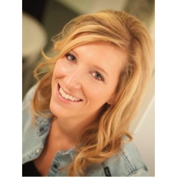 Clinictor - Drs. Nora Akveld - The International Dentist - Miss Nora Akveld