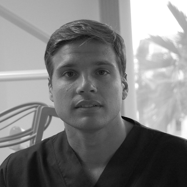 Clinictor - 3 Step Smiles Dental Practice Glasgow - Mr Felix Price