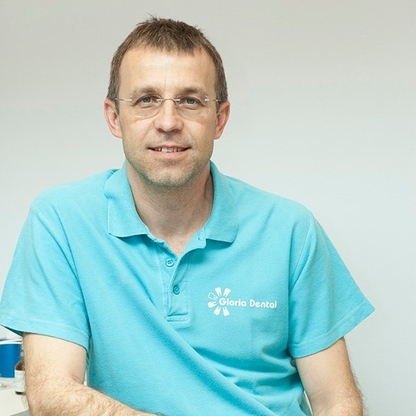 Clinictor - Gloria Dental - Mr Gábor Dr. Gelencsér