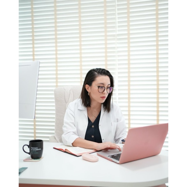 Clinictor - Funda Sarıkaya Diş Polikliniği - Dental Clinic Oran - invisalign - Veneer - implant .. - Mrs Funda Sarıkaya