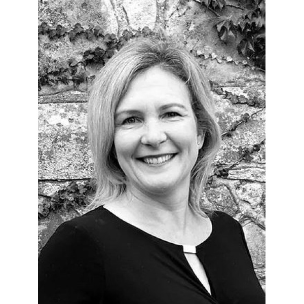 Clinictor - The Courtyard Aesthetic Clinic - Mrs Tracey Collins
