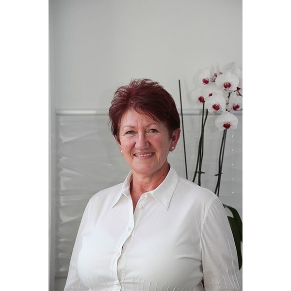 Clinictor - Queen Dental Centre of Implantology - Ms Dagmar Vajda
