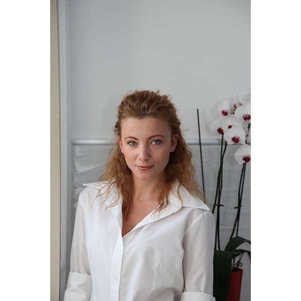Clinictor - Queen Dental Centre of Implantology - Ms Hajnalka Tóth