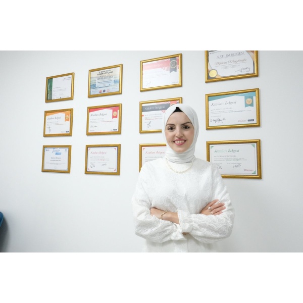 Clinictor - Eksen Dental Clinic - Müberra MENZİCİOĞLU BAYRAKTAR