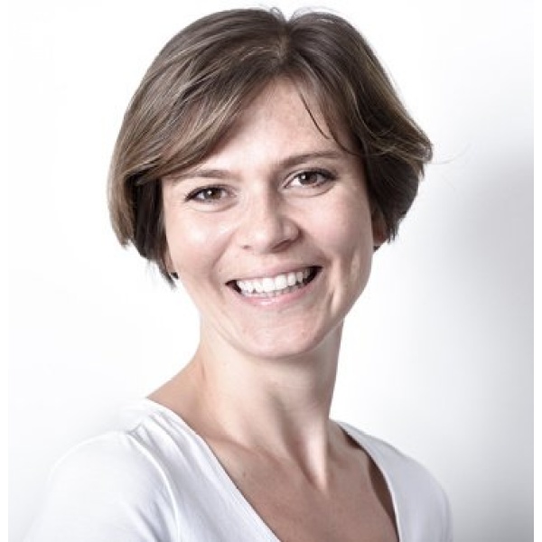 Clinictor - Avenue Dental Budapest - Petra Radics-Tacaks